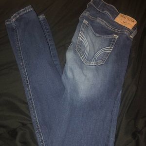 Women’s Medium Wash Hollister Skinny Jeans